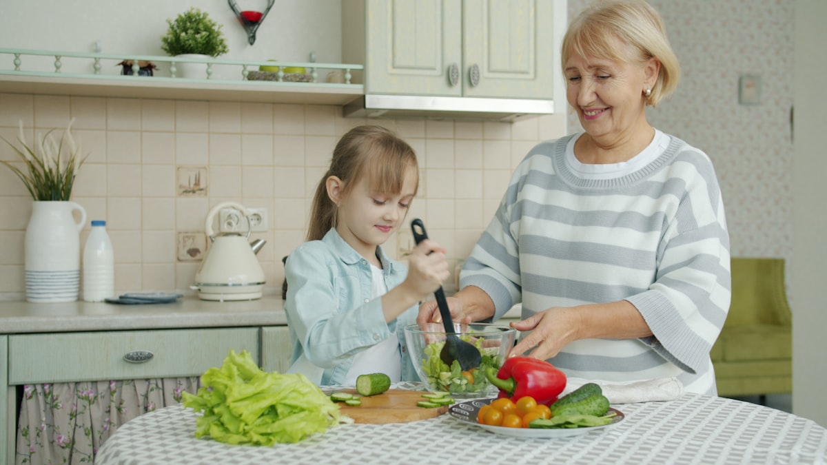 Zdrowe jedzenie dla seniorów - świeże warzywa i owoce